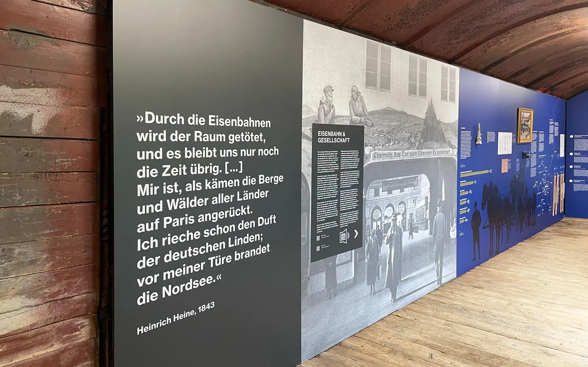 Zitatwand Heinrich Heine, daneben historische Abbildung und Tafeln